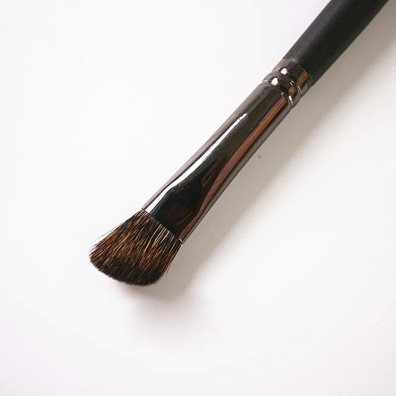 Piccasso 209 Angled Eyeshadow Brush