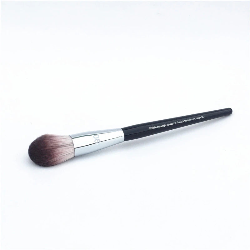 Sephora PRO Featherweight Complexion Brush #90