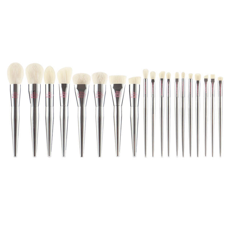 Buy Charlotte Tilbury Eye Liner Brush here at 70% discount! Branded makeup  brushes at outlet prices. Worldwide shipping in 7 working days! – Pony  Brushes