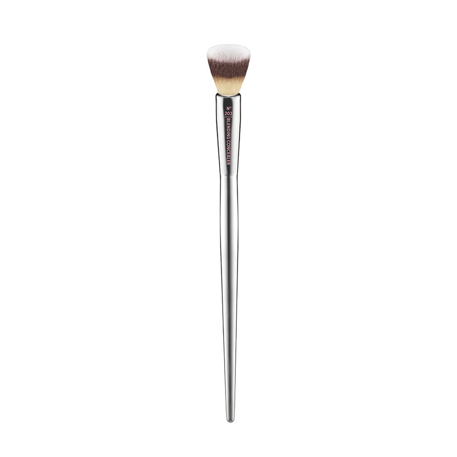 KVD Beauty Lock-It Edge Concealer Brush • Brush Review & Swatches